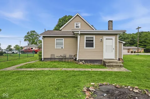 Exterior - 107 West St, Dunreith, IN 47337 photo 3 of 4