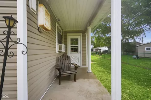 Exterior - 107 West St, Dunreith, IN 47337 photo 2 of 4
