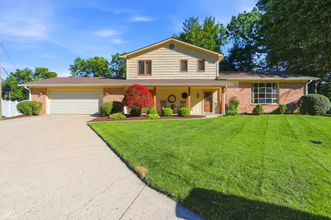 825 Queenswood Ct, Indianapolis, IN 46217