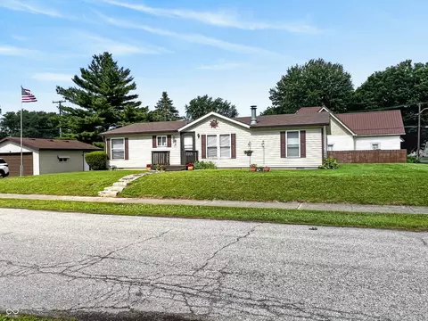 106 N East St, Carthage, IN 46115