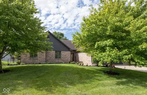 219 Deer Trace Ct, Pittsboro, IN 46167