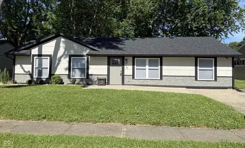 734 Holiday Dr, Fortville, IN 46040