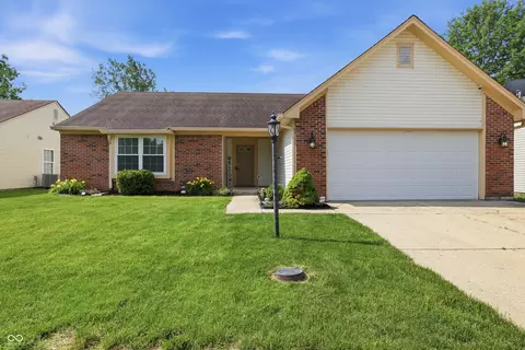 541 E Pine Ridge Dr, Westfield, IN 46074