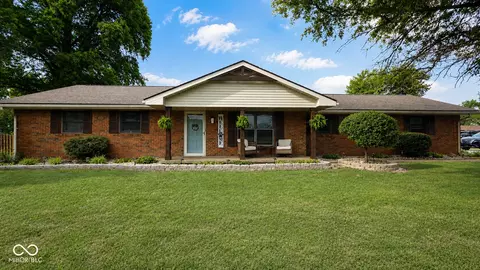 8094 E Crescent Dr, Seymour, IN 47274