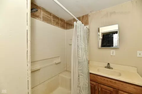 Bath - 208 E Sherman St, Windfall, IN 46076 photo 1 of 1