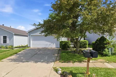 10688 Glenayr Dr, Camby, IN 46113