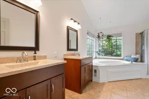 Bath - 6279 Dover Ct, Fishers, IN 46038 photo 1 of 5