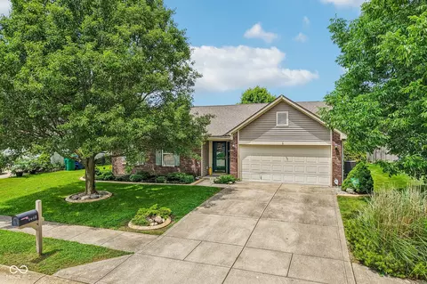 6660 W Denton Dr, Mccordsville, IN 46055