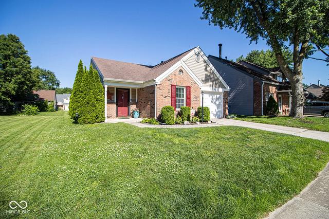 9709 River Oak Ln E, Fishers, IN 46038