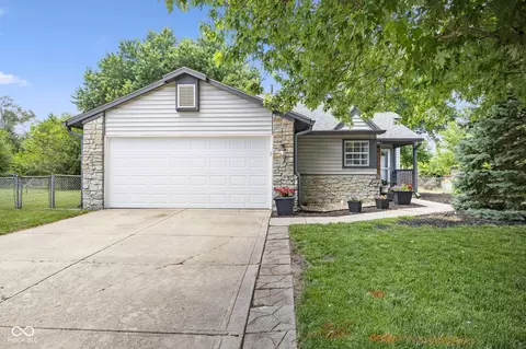 8536 Friendship Ln, Indianapolis, IN 46217