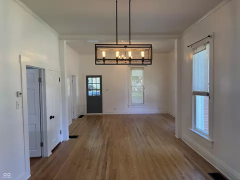 Living - 206 6th St, Covington, IN 47932 photo 2 of 2