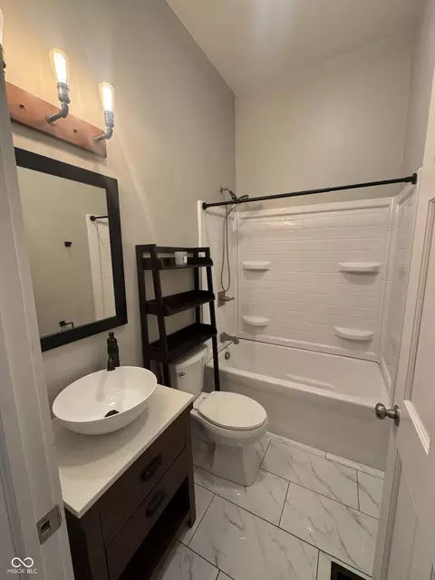 Bath - 206 6th St, Covington, IN 47932 photo 3 of 3