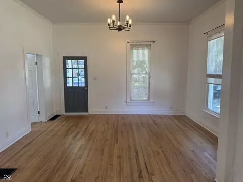 Living - 206 6th St, Covington, IN 47932 photo 1 of 2