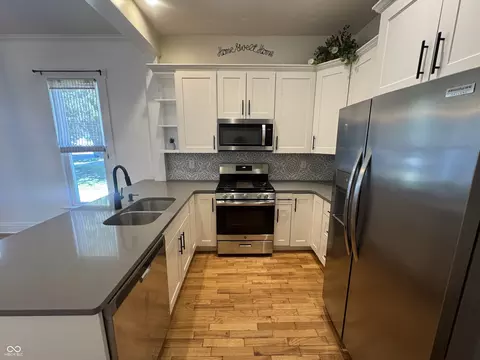 Kitchen - 206 6th St, Covington, IN 47932 photo 3 of 4