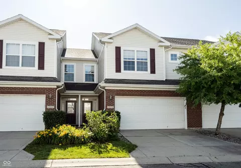 10903 Perry Pear Dr, Zionsville, IN 46077