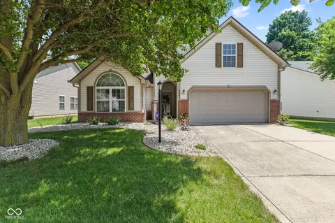 5881 Lost Oaks Dr, Carmel, IN 46033
