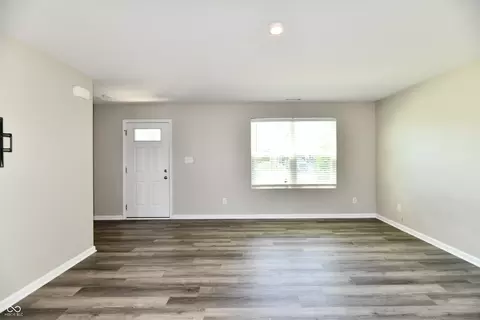 Living - 9739 Oak Grove Dr, Pendleton, IN 46064 photo 4 of 4