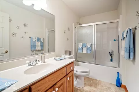 Bath - 109 Bay Ridge Dr, Pendleton, IN 46064 photo 1 of 4