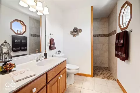Bath - 109 Bay Ridge Dr, Pendleton, IN 46064 photo 2 of 4