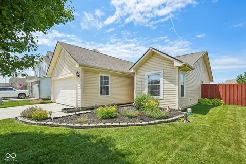 620 Bobtail Dr, Greenfield, IN 46140