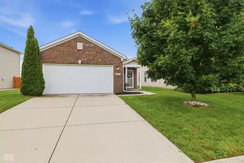 5771 White Pine Rd, Whitestown, IN 46075