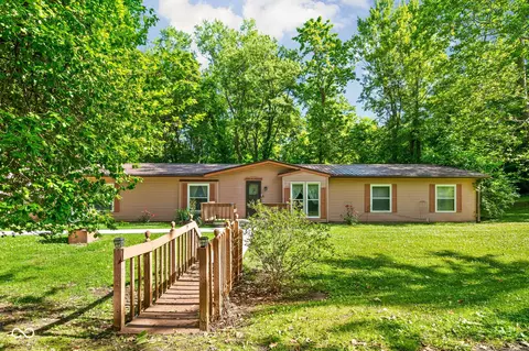 2868 W Garden Dr, Greenfield, IN 46140