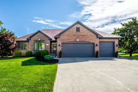 3608 Shoreline Dr, Greenwood, IN 46143