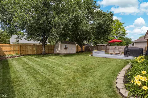 Exterior - 5926 Regency Dr, Columbus, IN 47203 photo 12 of 14