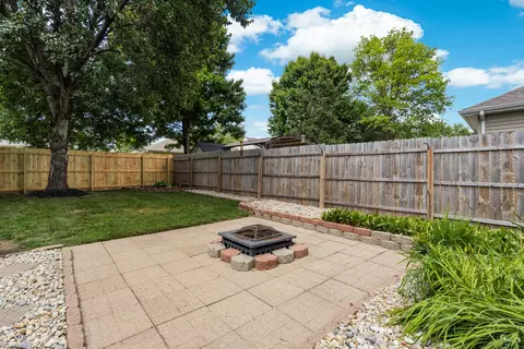 Exterior - 5926 Regency Dr, Columbus, IN 47203 photo 6 of 14