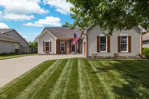 Exterior - 5926 Regency Dr, Columbus, IN 47203 photo 9 of 14