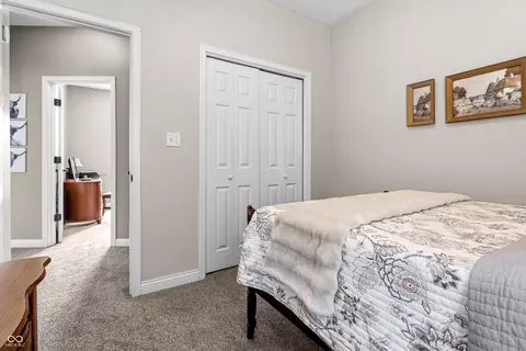 Bedroom - 5926 Regency Dr, Columbus, IN 47203 photo 7 of 7
