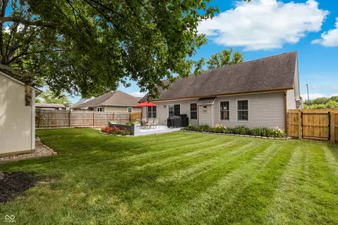Exterior - 5926 Regency Dr, Columbus, IN 47203 photo 11 of 14