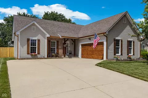 5926 Regency Dr, Columbus, IN 47203