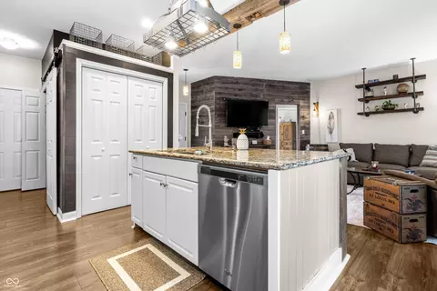 Kitchen - 5926 Regency Dr, Columbus, IN 47203 photo 10 of 12