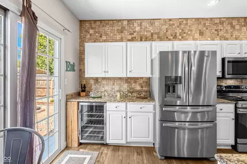 Kitchen - 5926 Regency Dr, Columbus, IN 47203 photo 6 of 12