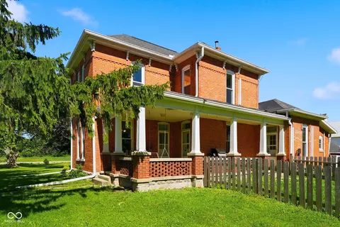 12808 W River Valley Rd, Yorktown, IN 47396