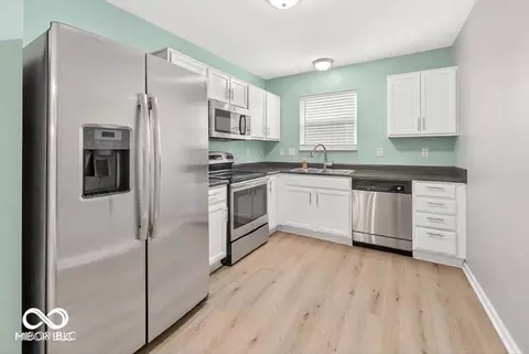 Kitchen - 910 Stonehurst Dr, Franklin, IN 46131 photo 1 of 3