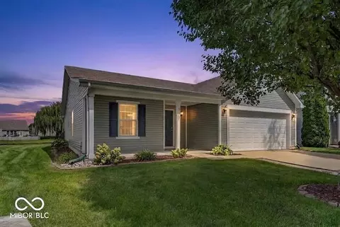 Exterior - 910 Stonehurst Dr, Franklin, IN 46131 photo 1 of 5