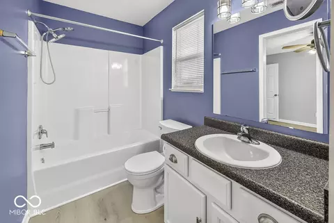 Bath - 910 Stonehurst Dr, Franklin, IN 46131 photo 1 of 2