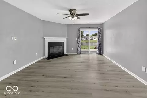 Living - 910 Stonehurst Dr, Franklin, IN 46131 photo 1 of 3