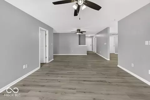 Living - 910 Stonehurst Dr, Franklin, IN 46131 photo 3 of 3