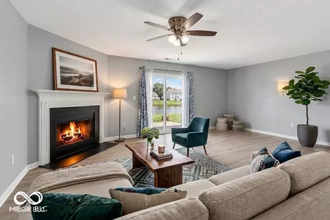 Other - 910 Stonehurst Dr, Franklin, IN 46131 photo 2 of 11