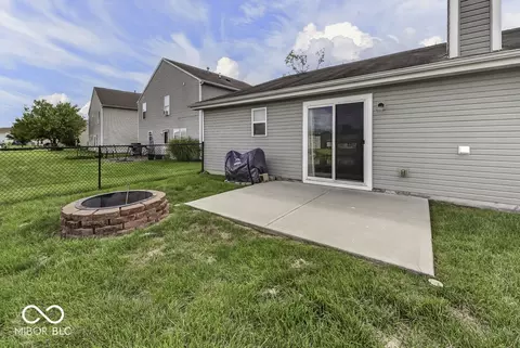 Exterior - 910 Stonehurst Dr, Franklin, IN 46131 photo 4 of 5