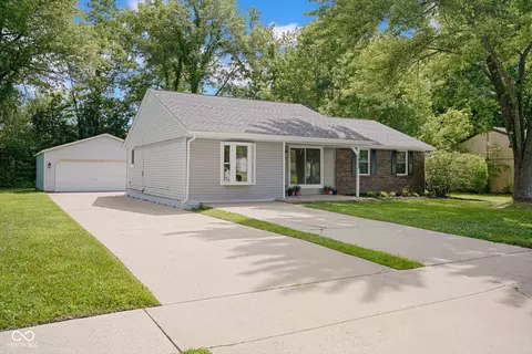 1413 Brookside Dr, Columbus, IN 47201