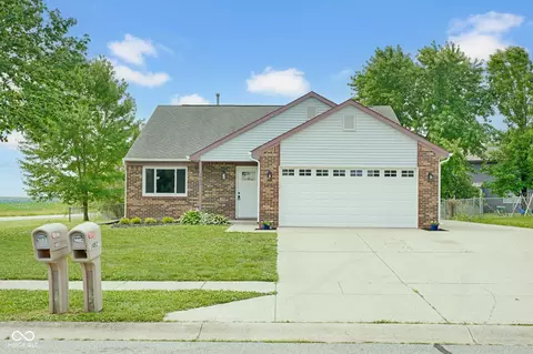 1483 Bridle Way, Columbus, IN 47201