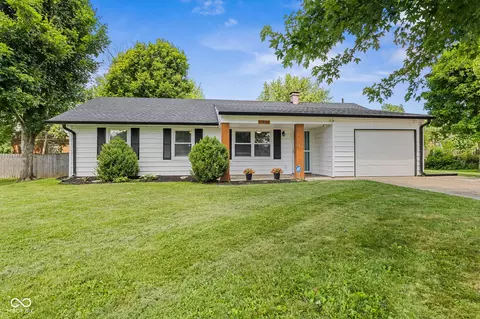 637 Lawndale Dr, Greenwood, IN 46142