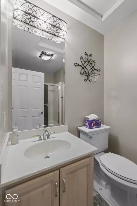 Bath - 2430 Crossfields Ct, Carmel, IN 46032 photo 5 of 11