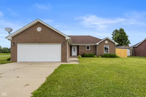 4623 Ashwood Dr, Seymour, IN 47274