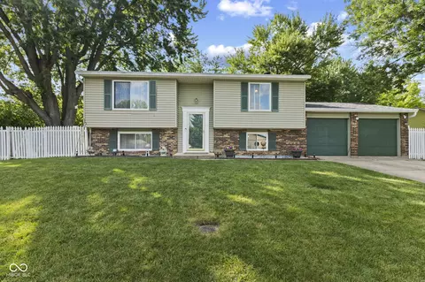 1217 Ridgepointe Dr, Indianapolis, IN 46234