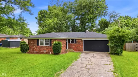 302 Hopkins Rd, Cumberland, IN 46229